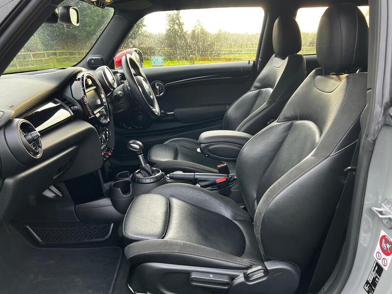 MINI HATCH