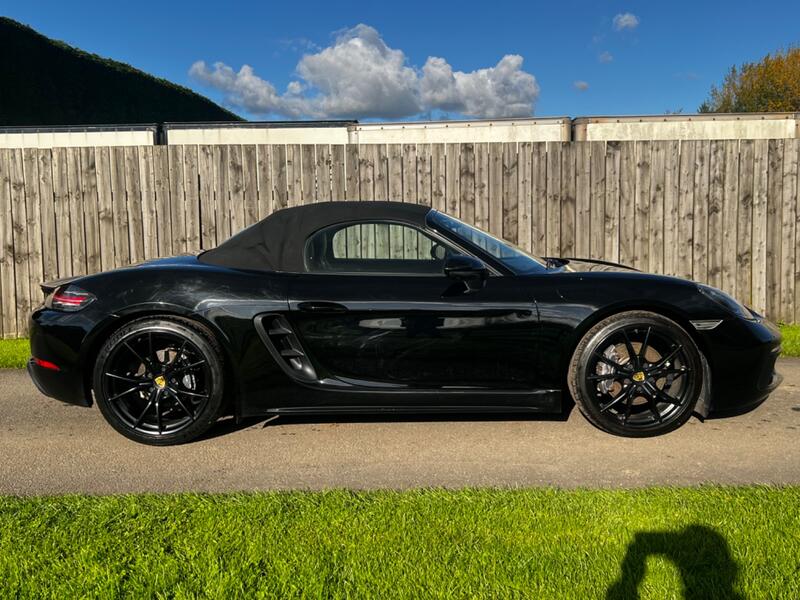 PORSCHE 718