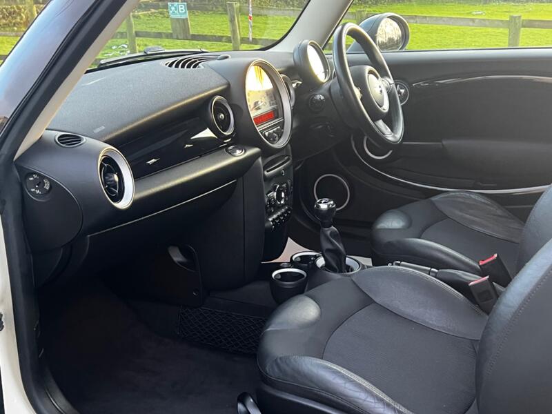 MINI HATCH