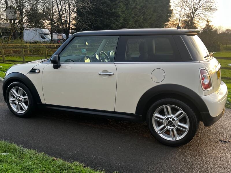MINI HATCH