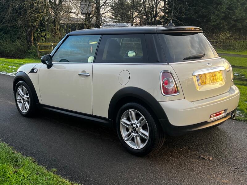 MINI HATCH