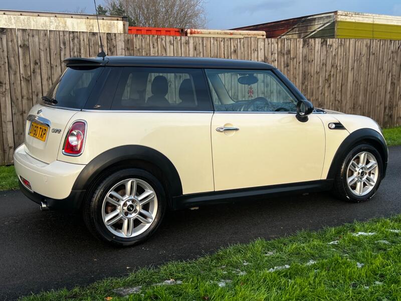 MINI HATCH