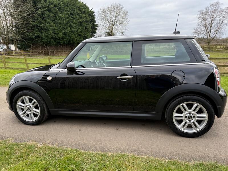 MINI HATCH