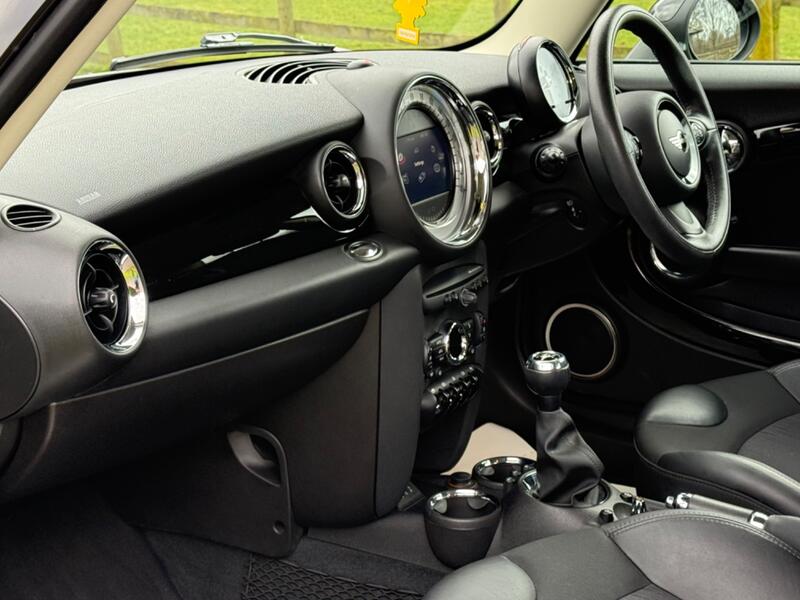 MINI HATCH