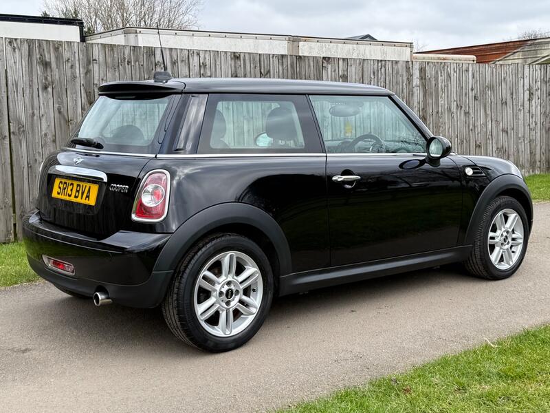 MINI HATCH