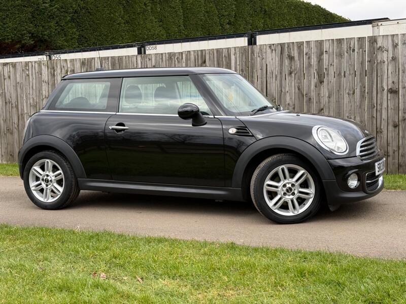 MINI HATCH