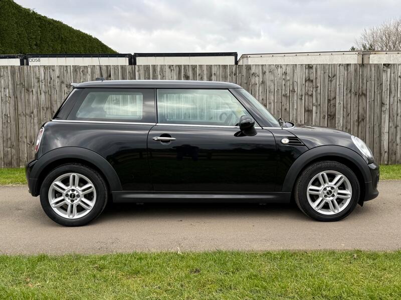 MINI HATCH